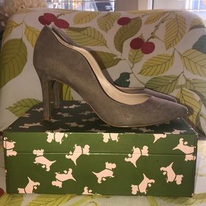 NEVER WORN Kelly & Katie Taupe Size 9.5 M Pumps